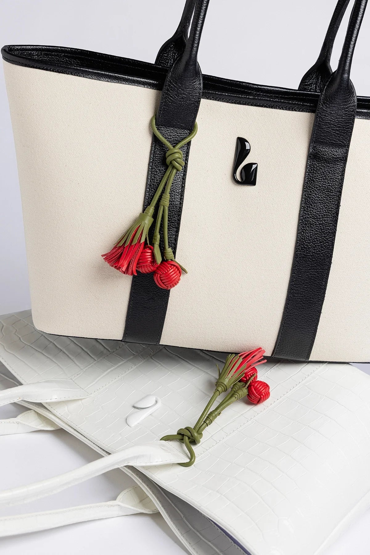 City Tote Bag Natural Canvas and Black Leather - Larroude