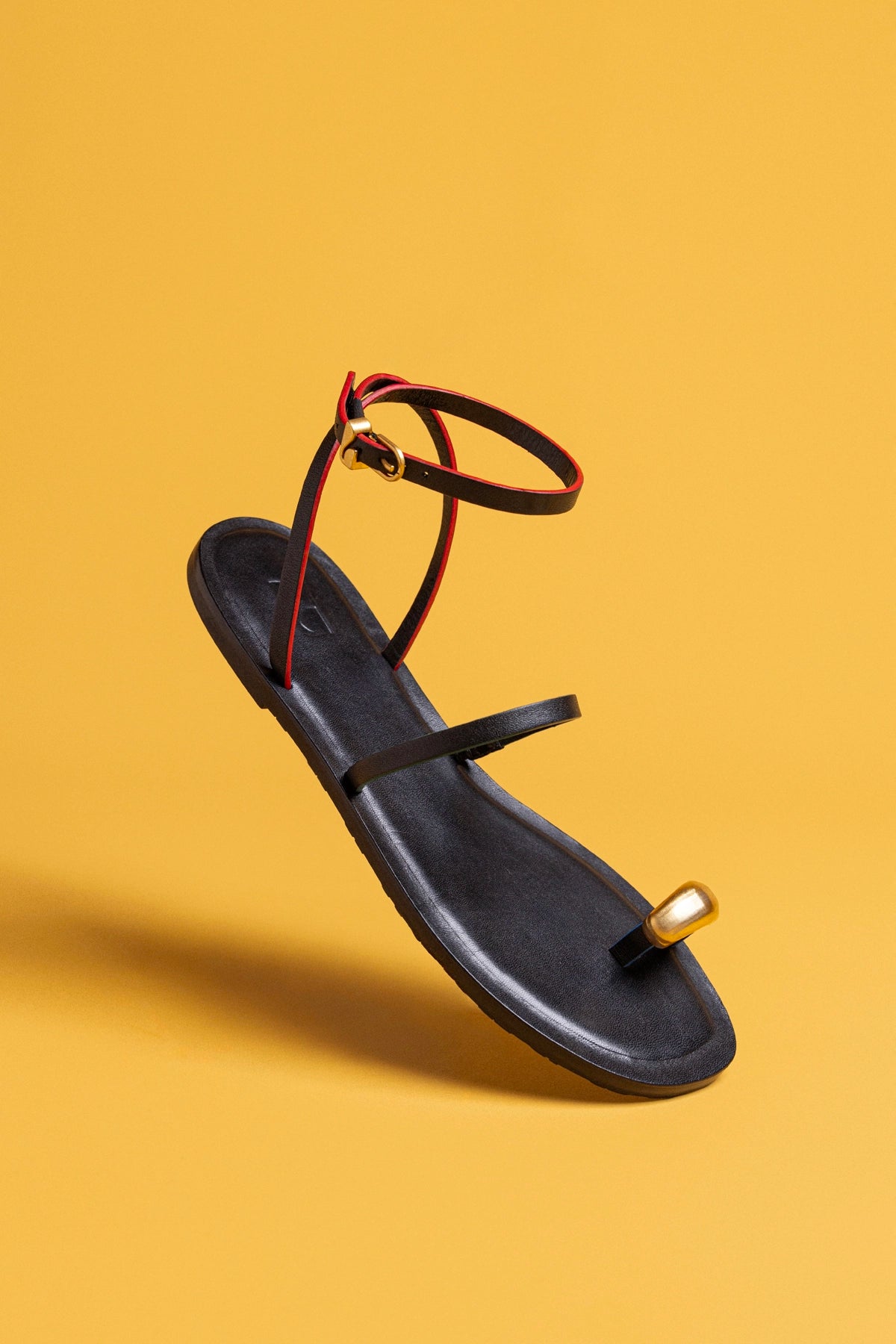 Biarritz Flat Sandal In Black Leather - Larroude