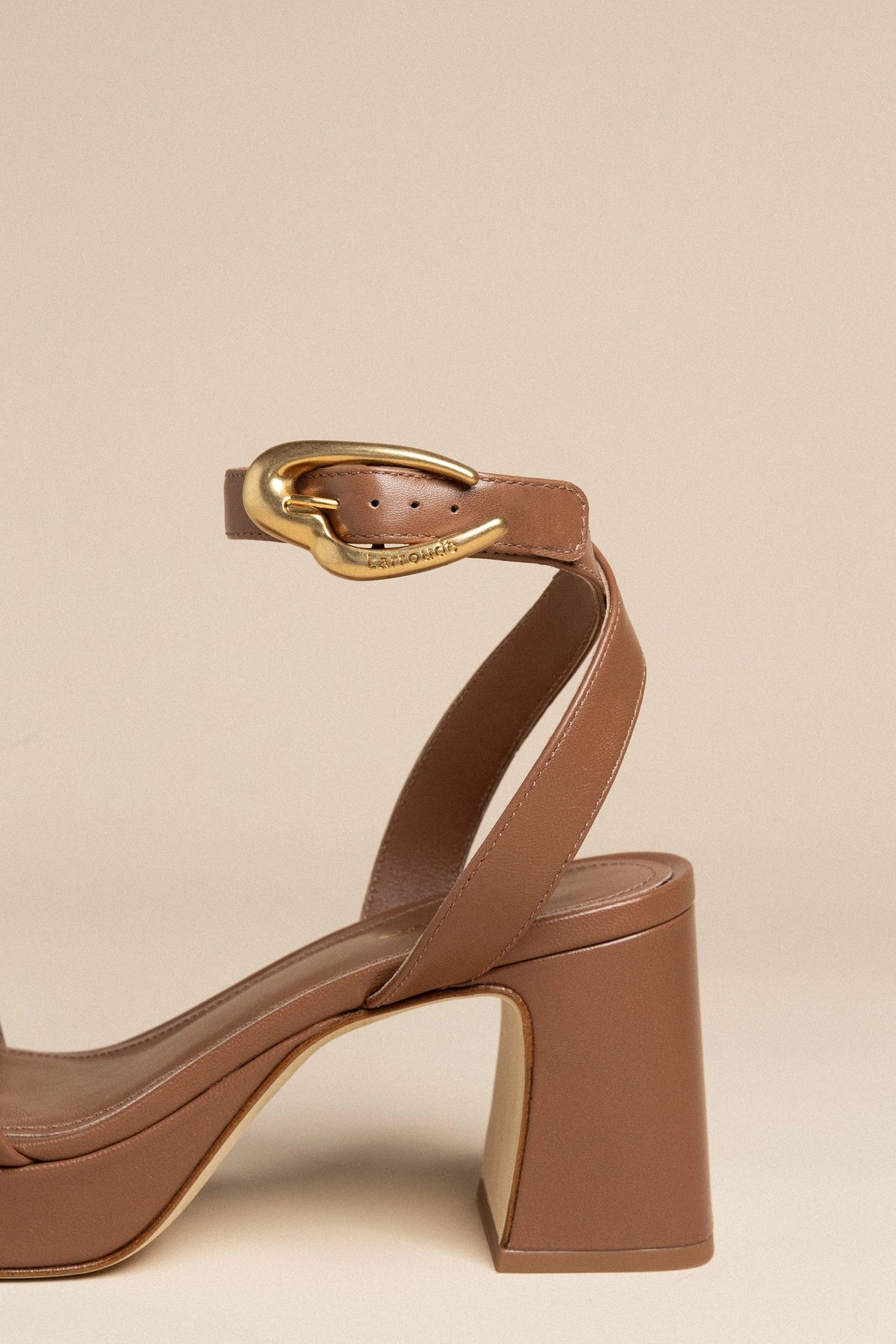 Dolly Verona Low Sandal In Caramel Leather - Larroude