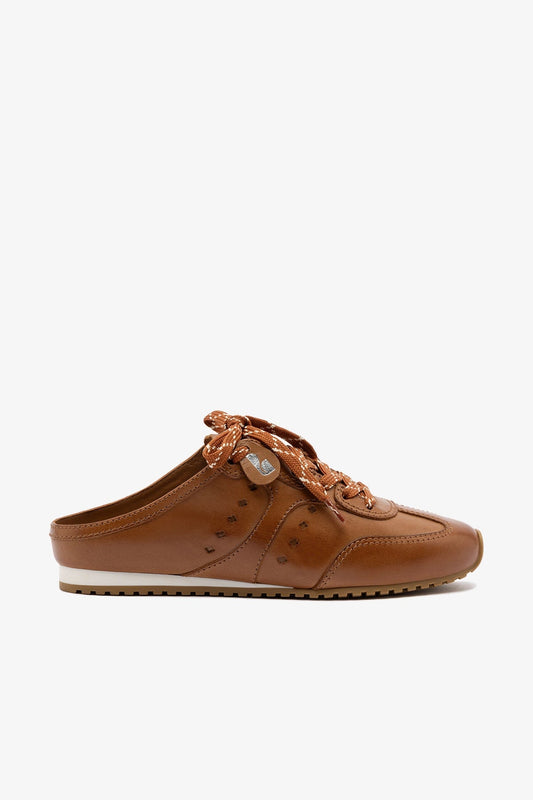 Stella Mule In Caramel Leather - Larroude