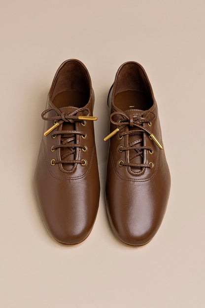 Liza Sneaker In Burnt Umber Leather - Larroude