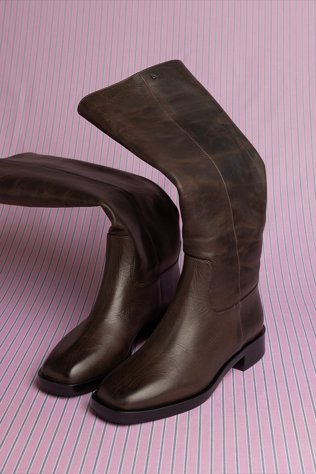 Anne Boot In Brown Shadow Leather - Larroude