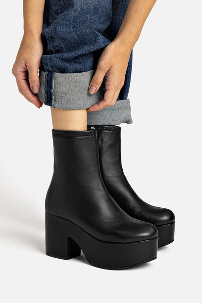 Miso Platform Boot In Black Stretch Leather - Larroude