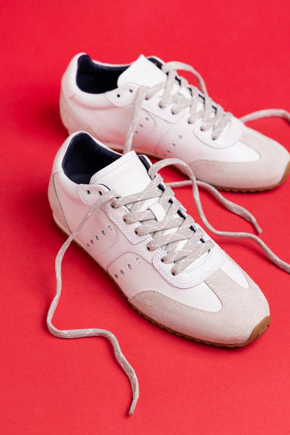 Stella Sneaker In White Leather - Larroude