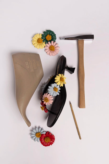 Fiore Thong Sandal Black Leather - Larroude